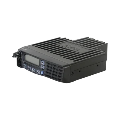 Radio móvil digital NXDN con Pantalla , 50 W, 136-174 MHz, 128 canales, analógico, digital, mezclado, convencional y trunking Incluye micrófono, cable de corriente y bracket.