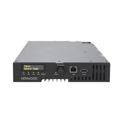 Repetidor UHF 400-470 MHz, Digital NXDN*-DMR*-Analógico, 40 Watts, puerto LAN, MIL-STD-810, SNMP, Inc. accesorios de inst.